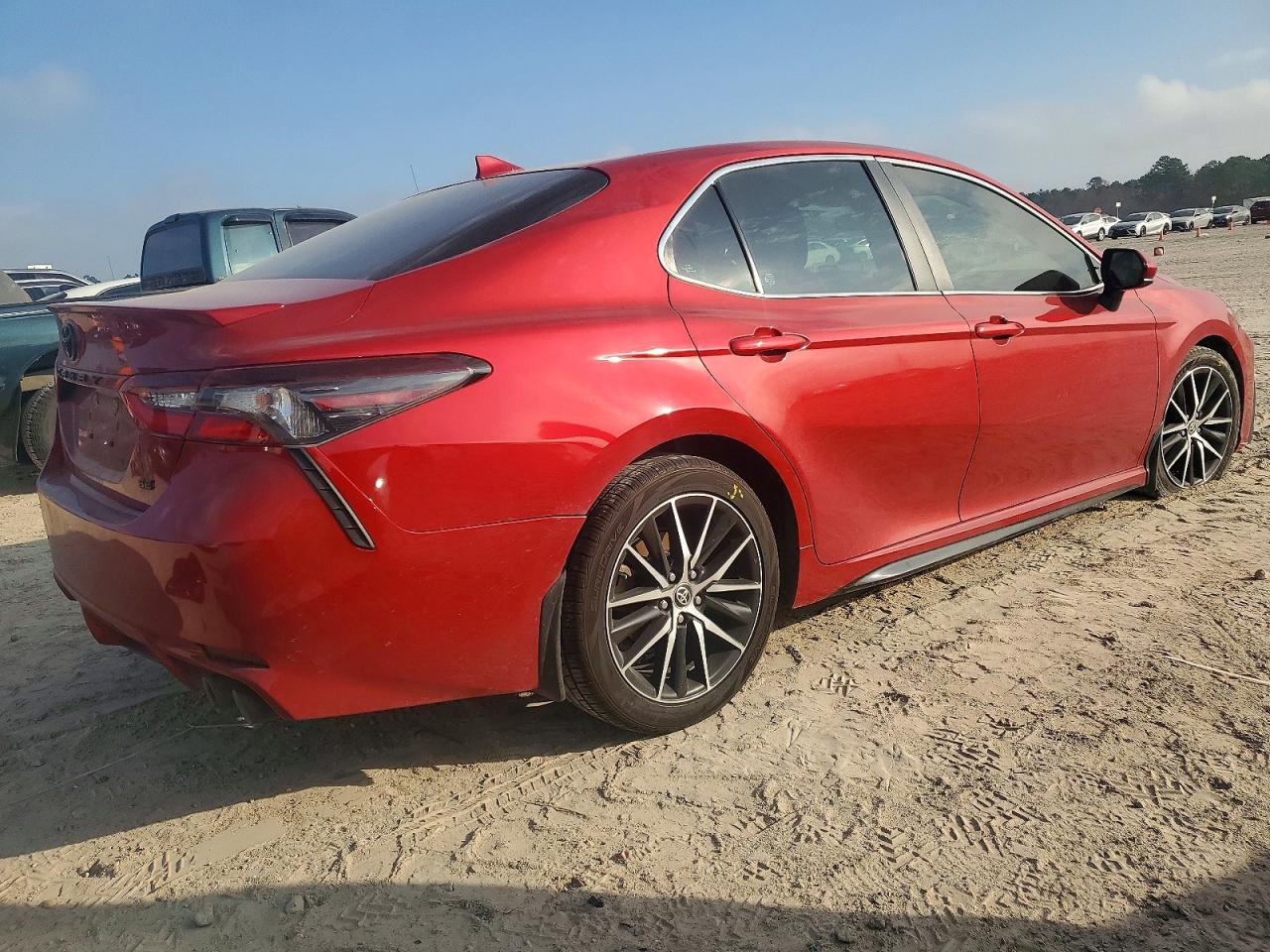 2021 TOYOTA CAMRY SE photo 3