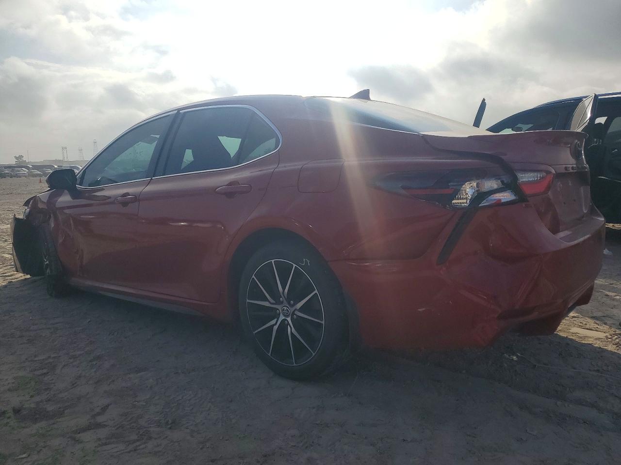 2021 TOYOTA CAMRY SE photo 2