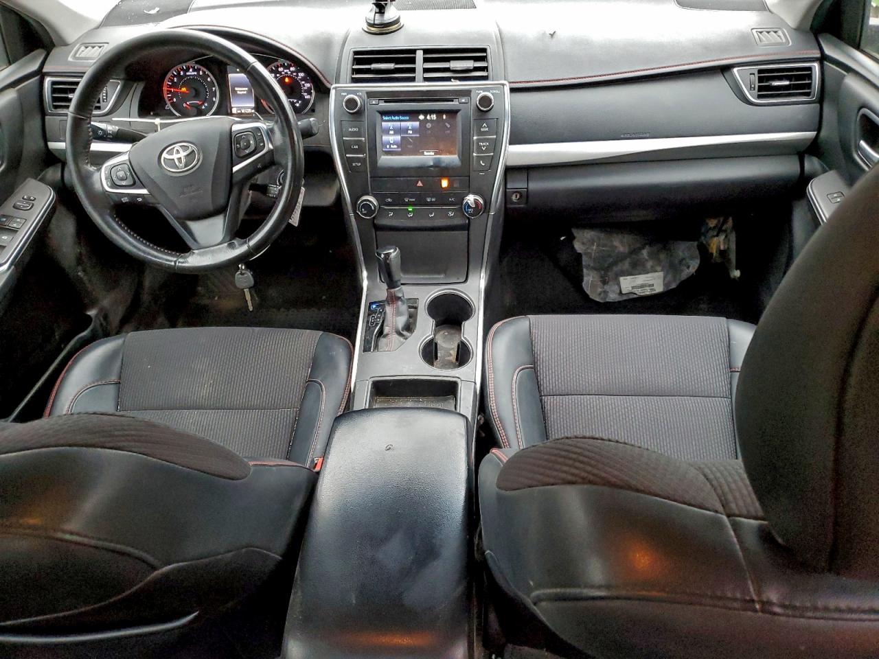 2016 TOYOTA CAMRY LE photo 8