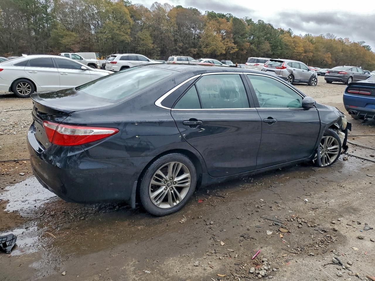 2016 TOYOTA CAMRY LE photo 3