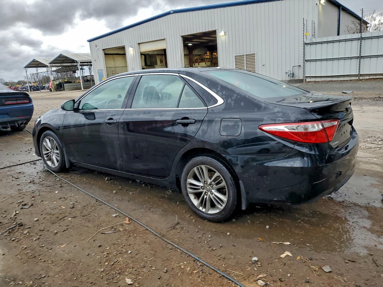 2016 TOYOTA CAMRY LE photo 2