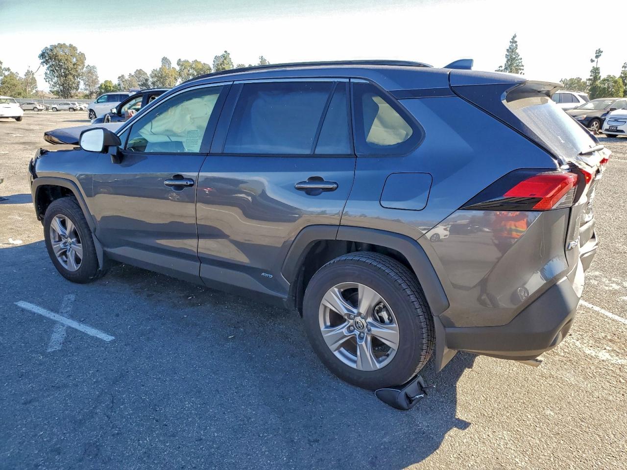 2024 TOYOTA RAV4 XLE photo 4