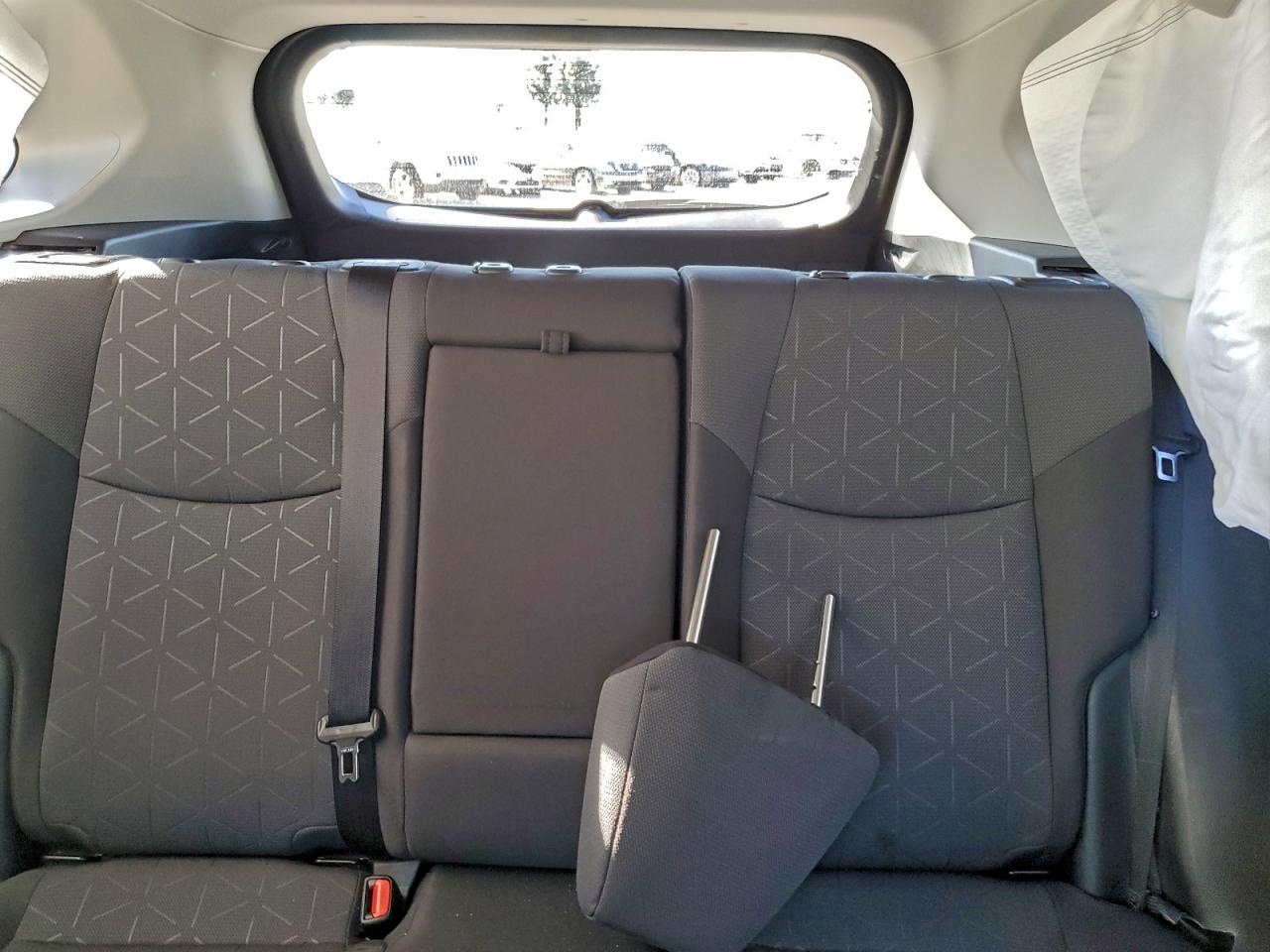 2024 TOYOTA RAV4 XLE photo 28