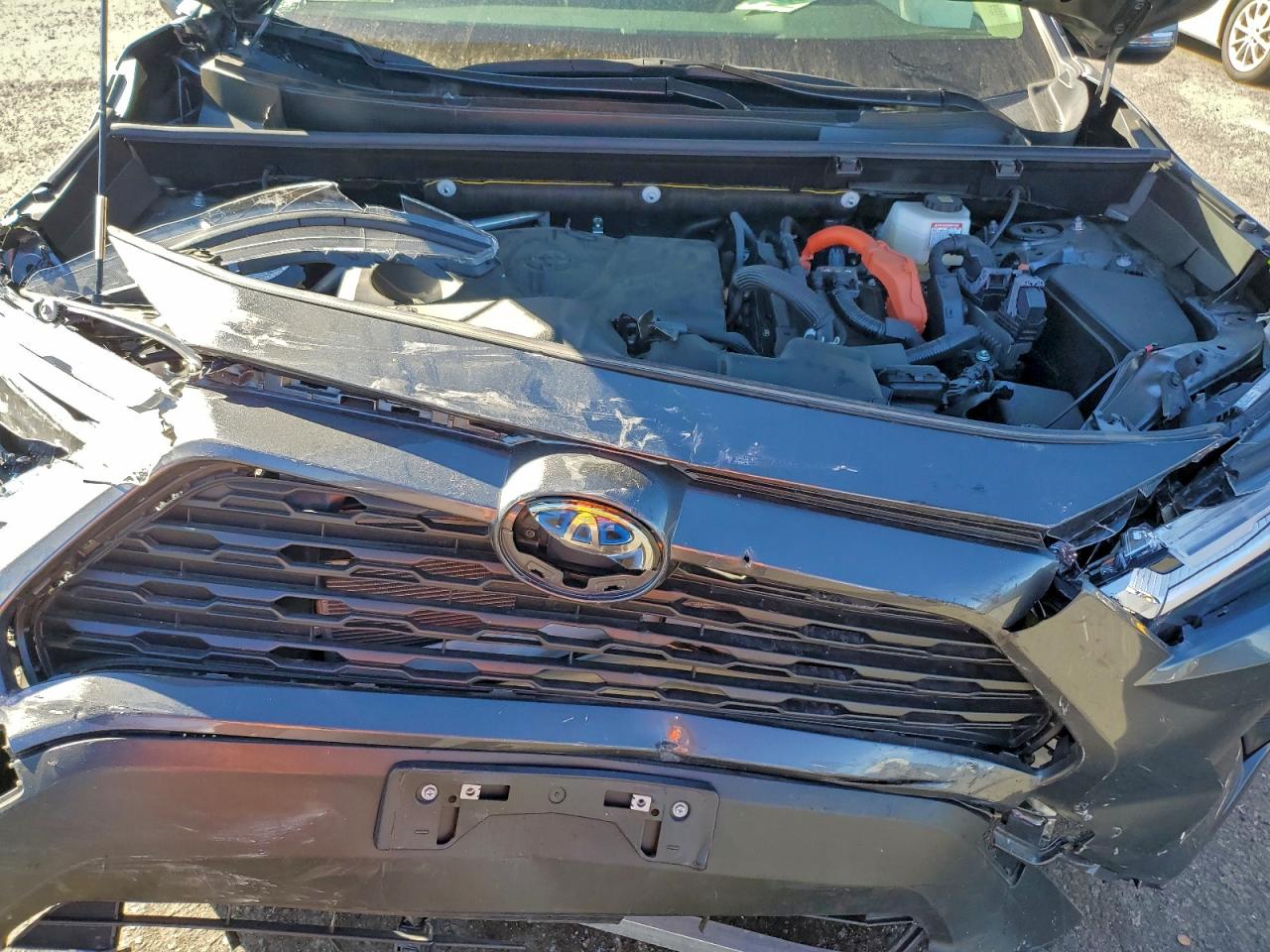 2024 TOYOTA RAV4 XLE photo 34