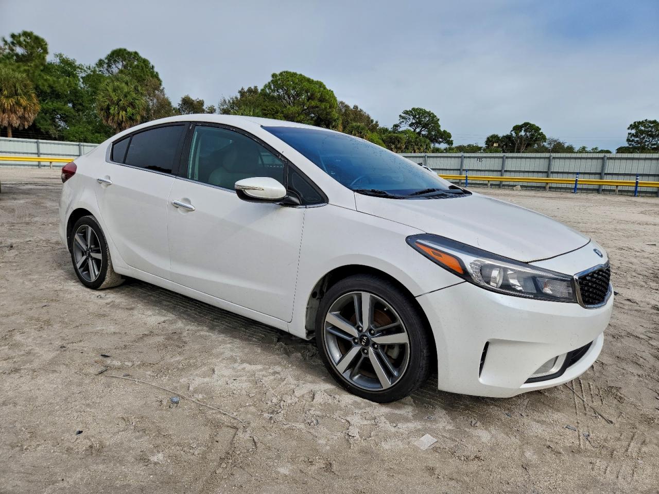 2017 KIA FORTE EX photo 7