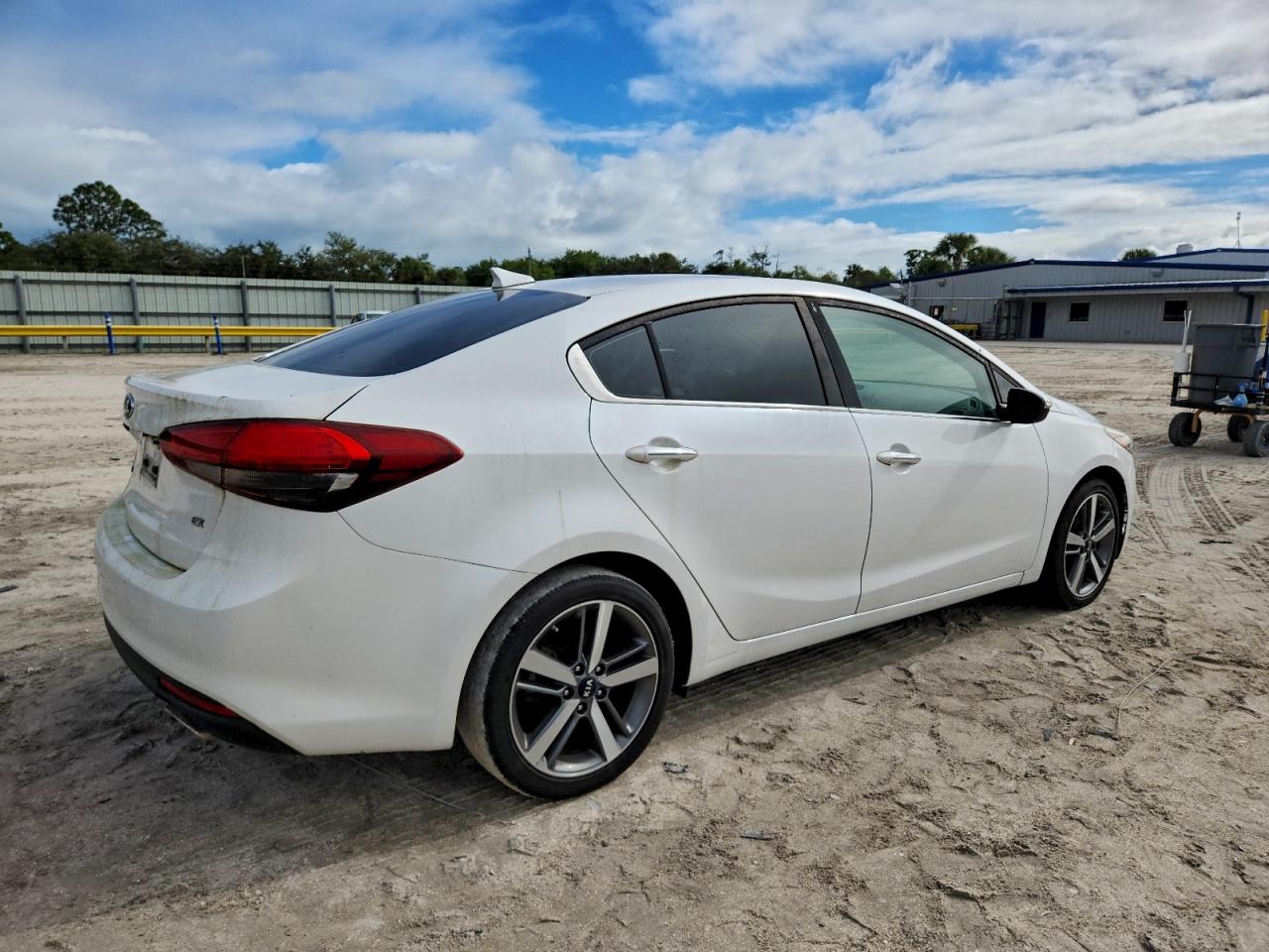2017 KIA FORTE EX photo 5
