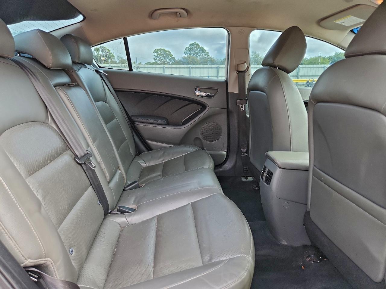 2017 KIA FORTE EX photo 19