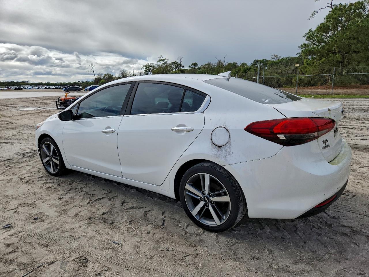 2017 KIA FORTE EX photo 3