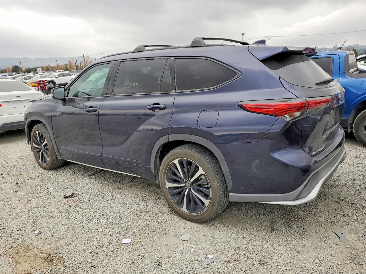 2021 TOYOTA HIGHLANDER XSE photo 2