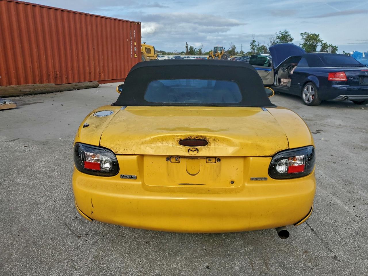 2002 MAZDA MX-5 MIATA BASE photo 6