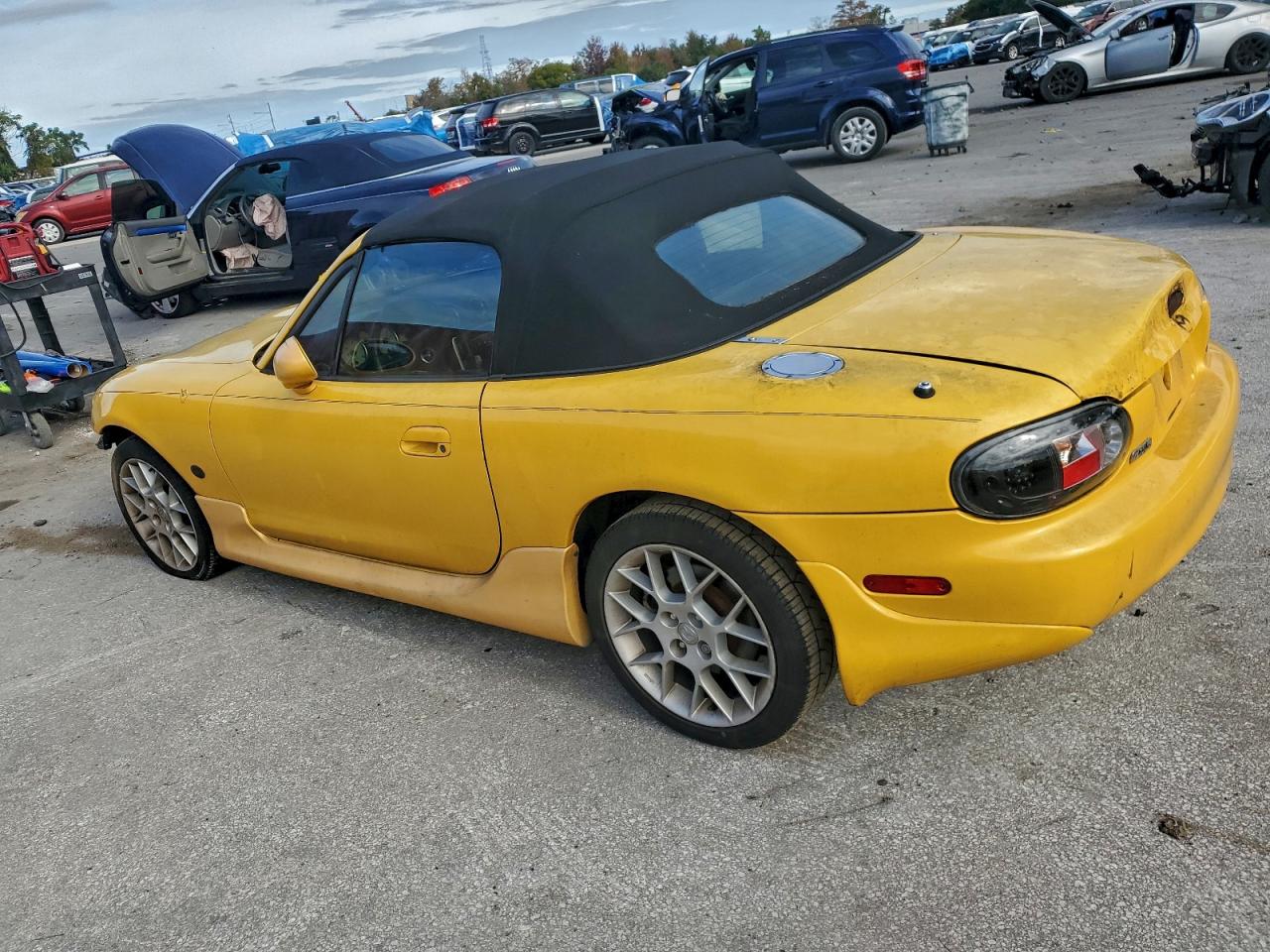 2002 MAZDA MX-5 MIATA BASE photo 2