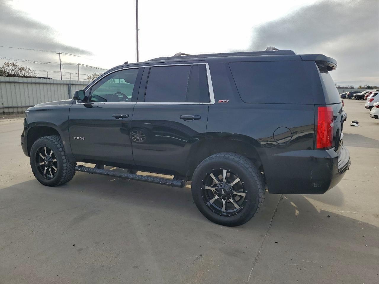 2017 CHEVROLET TAHOE K1500 LT photo 2