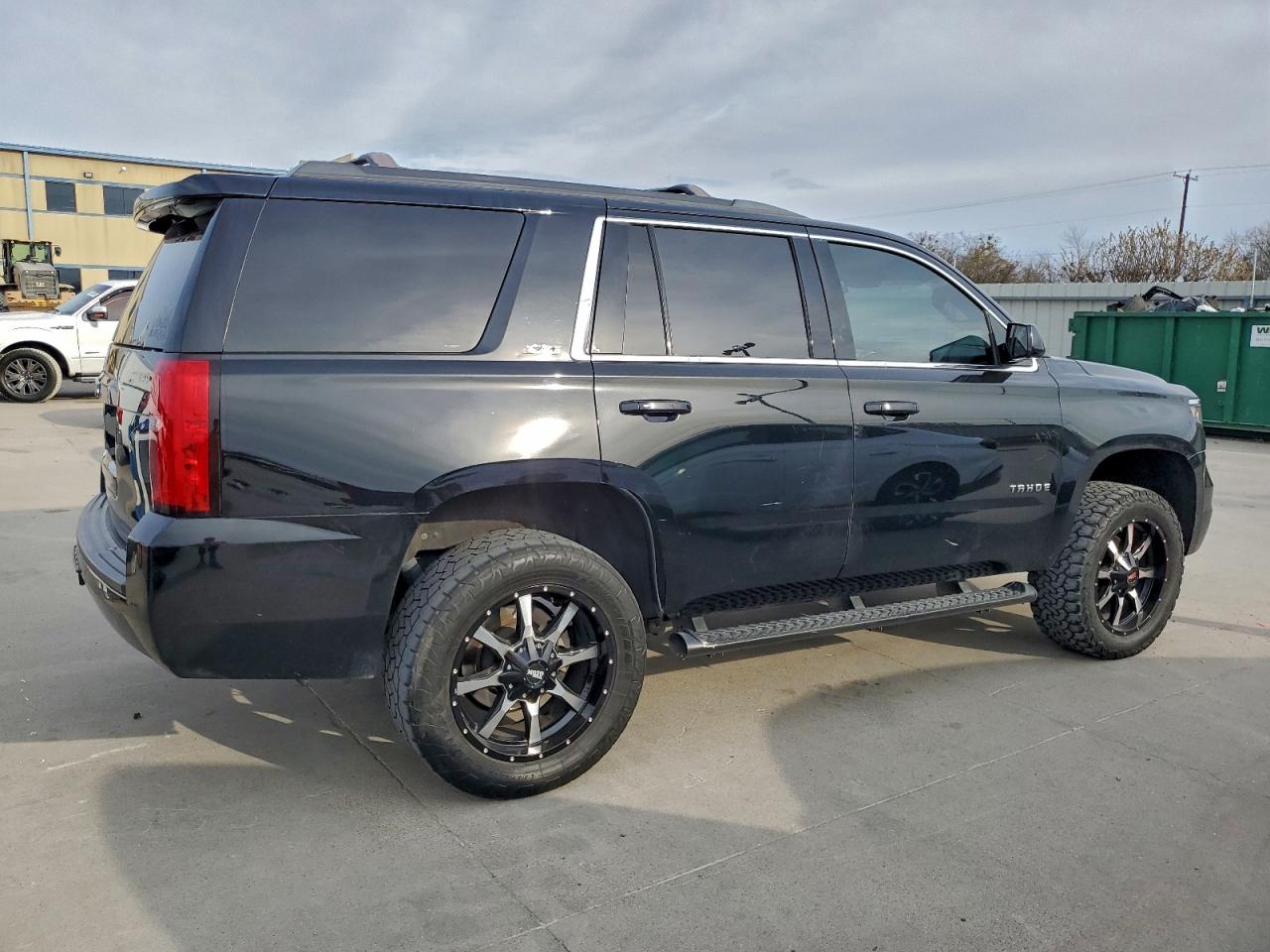 2017 CHEVROLET TAHOE K1500 LT photo 3