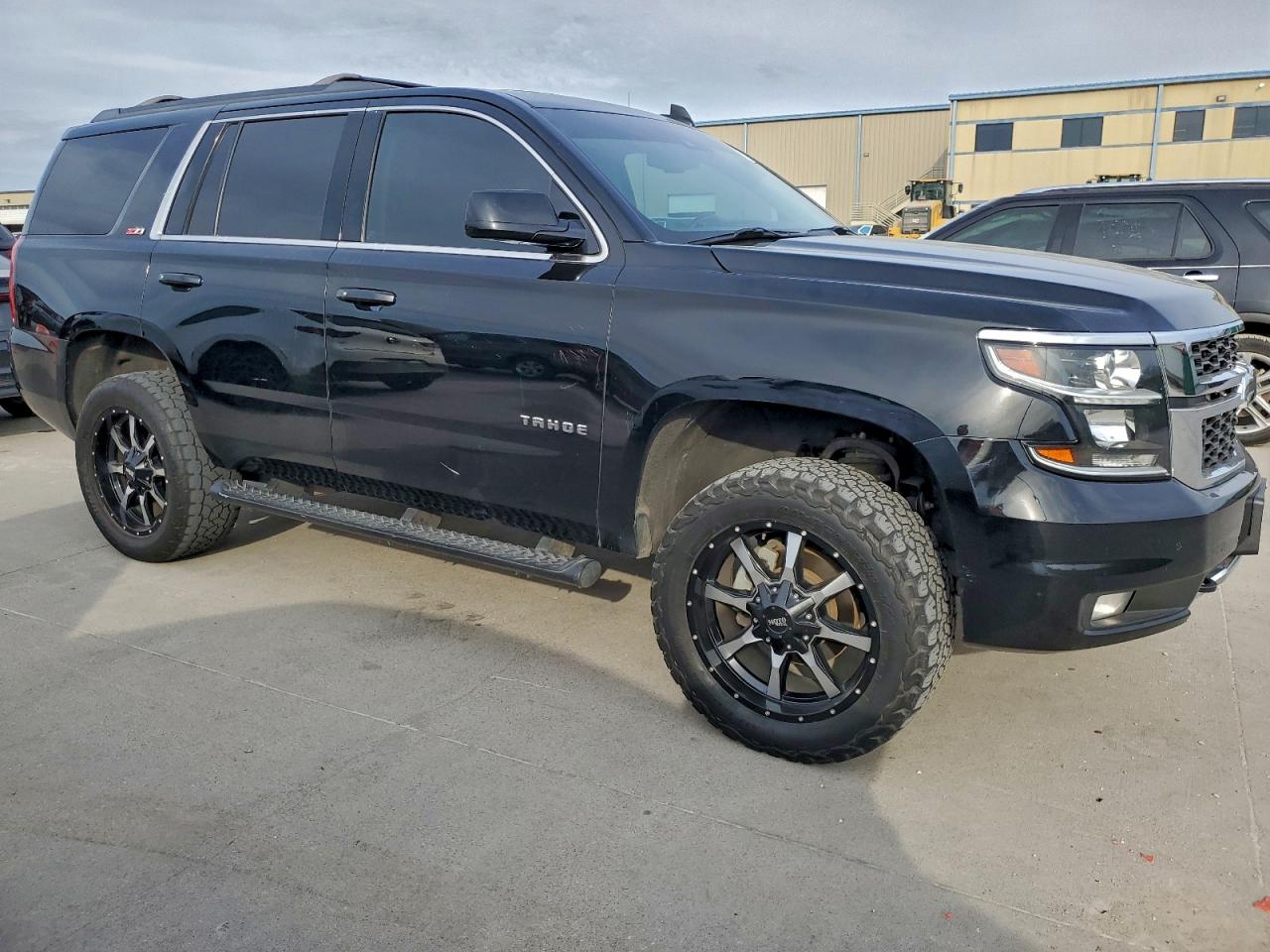 2017 CHEVROLET TAHOE K1500 LT photo 4