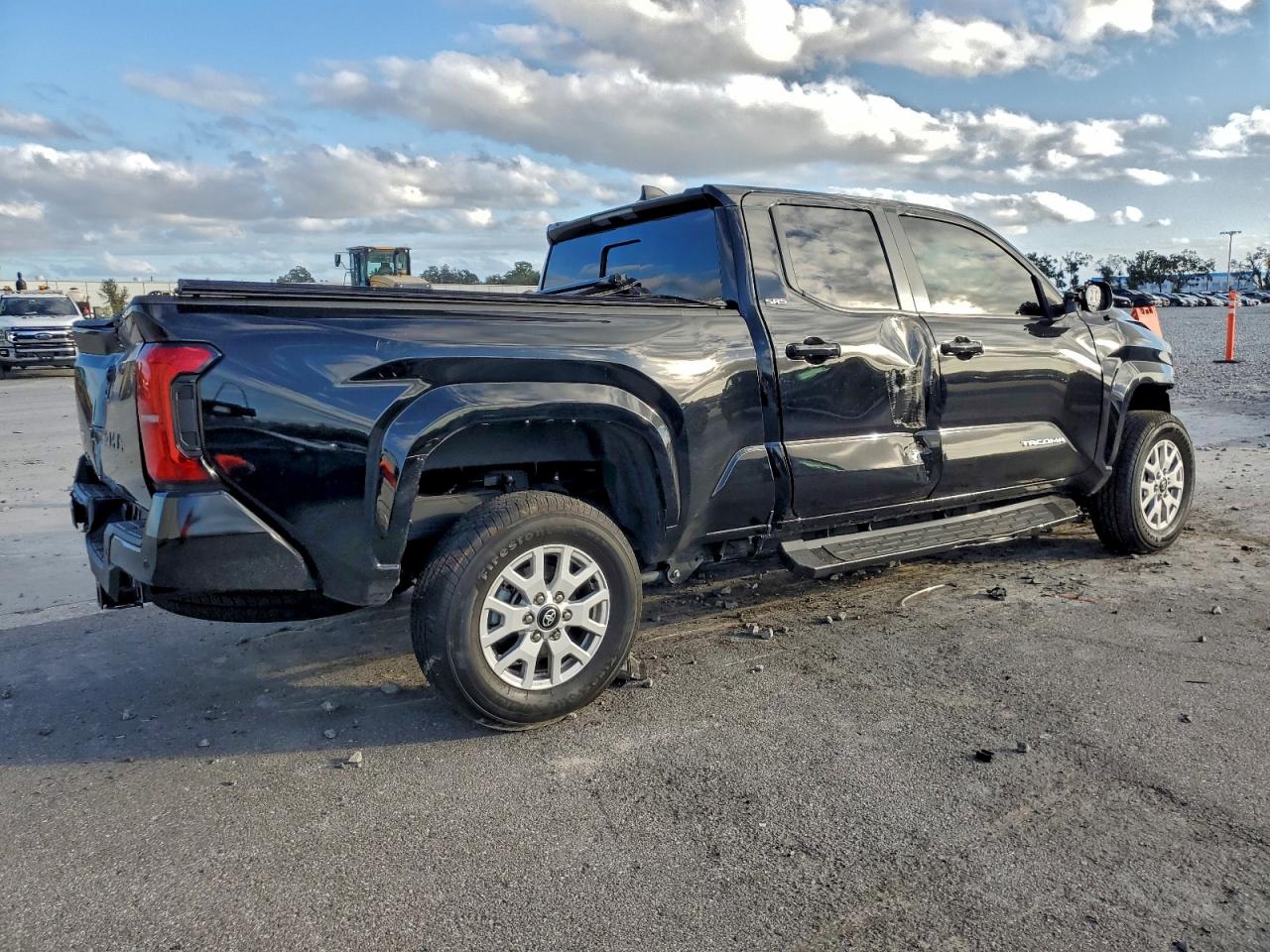 2024 TOYOTA TACOMA DOUBLE CAB photo 3