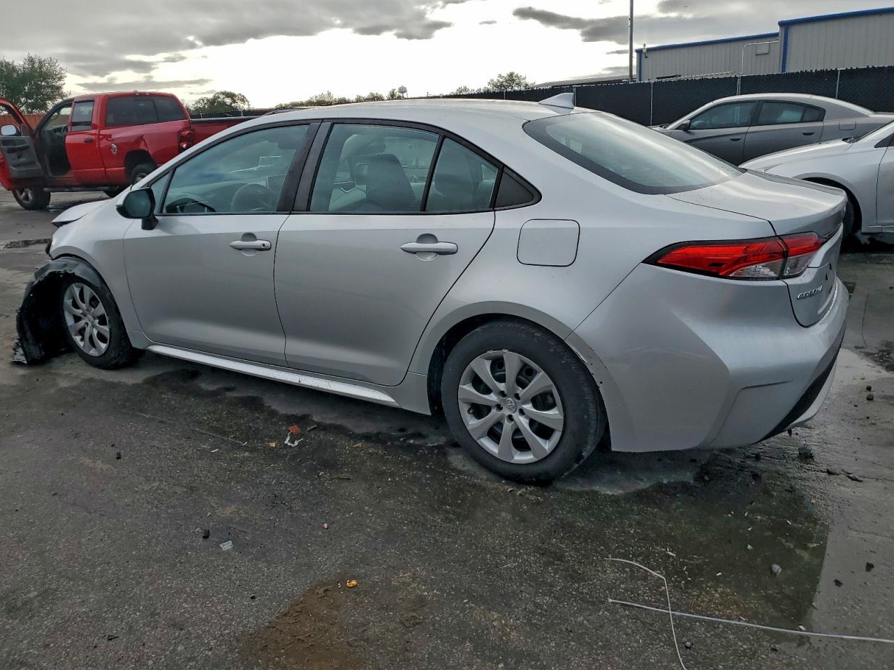 2021 TOYOTA COROLLA LE photo 2