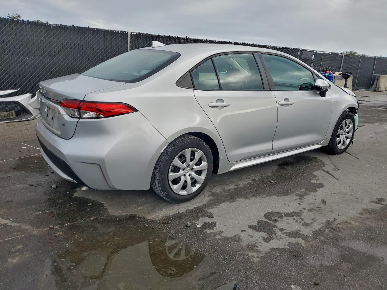 2021 TOYOTA COROLLA LE photo 3