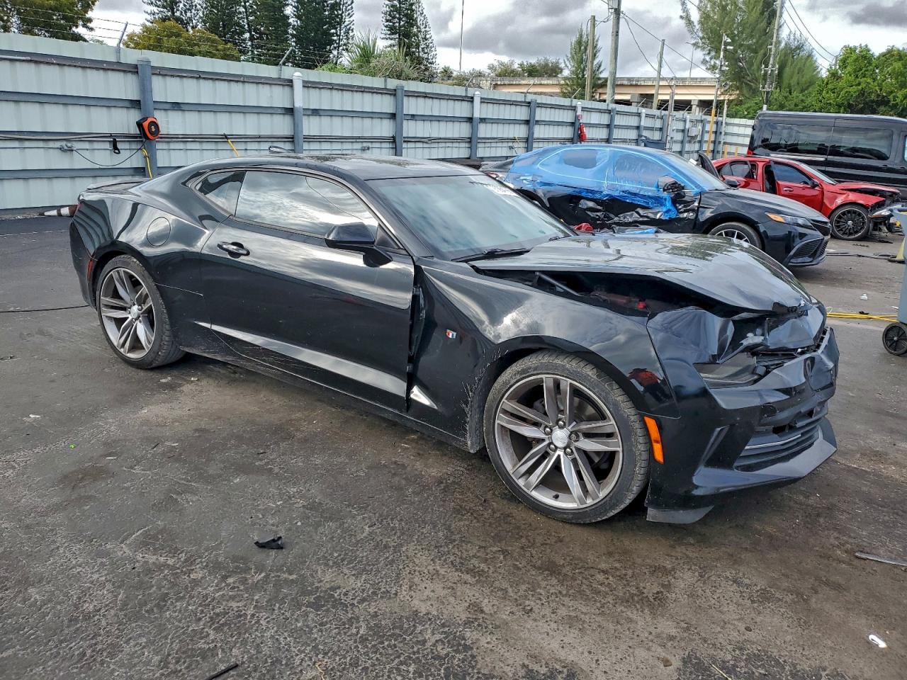 2017 CHEVROLET CAMARO LT photo 4