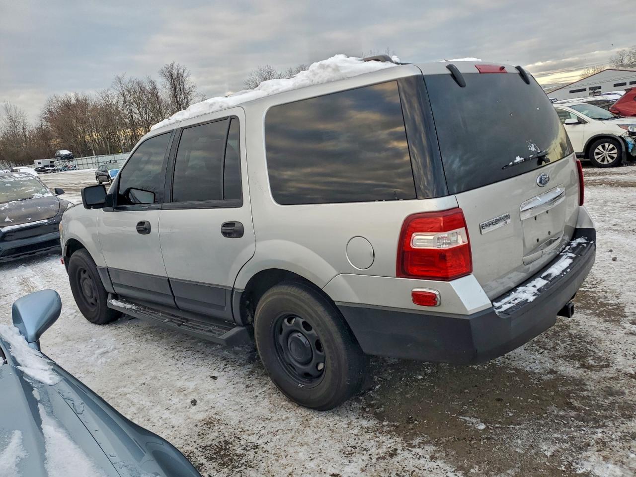 2010 FORD EXPEDITION XLT photo 2