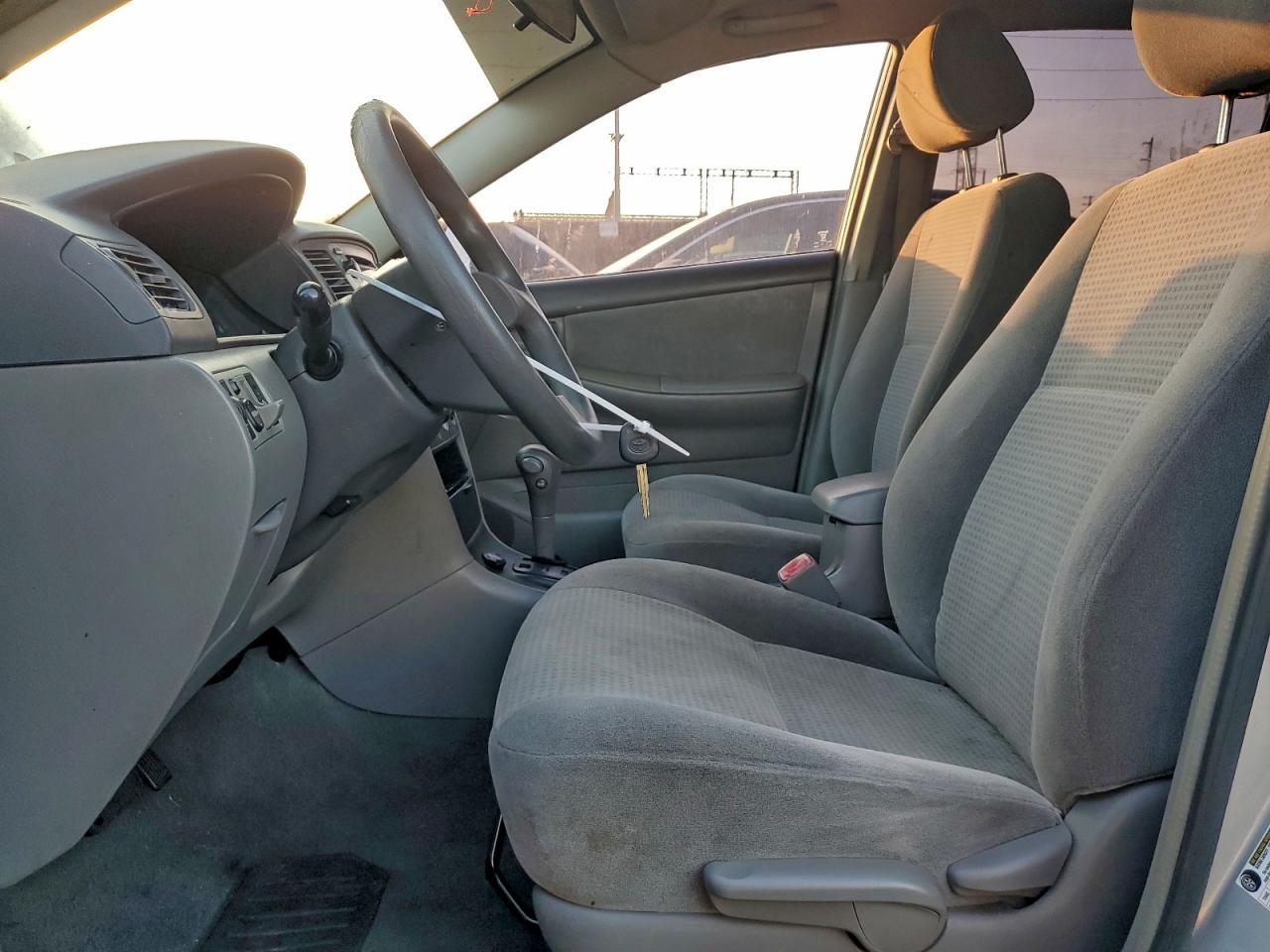 2006 TOYOTA COROLLA CE photo 13