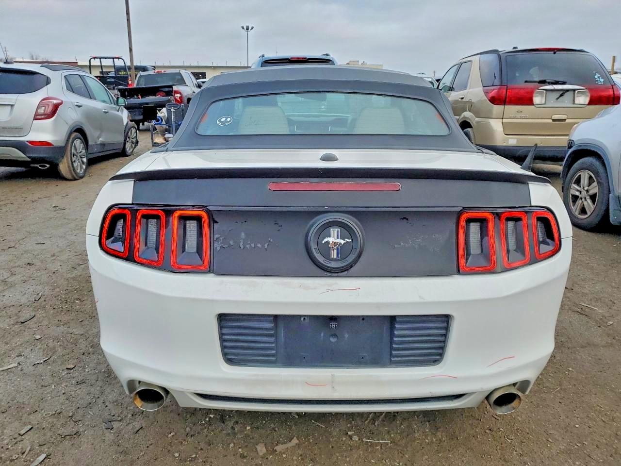 2013 FORD MUSTANG photo 6