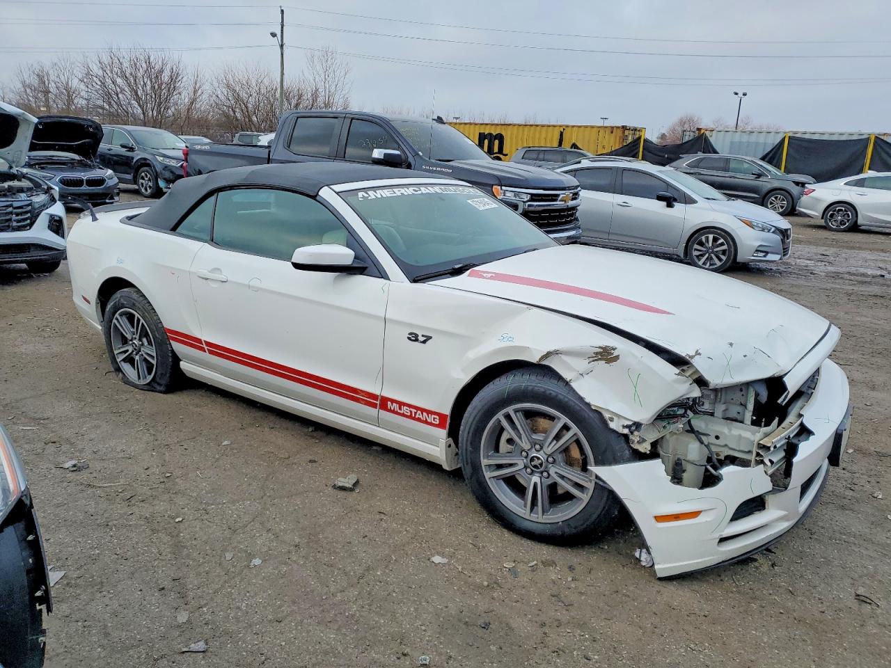 2013 FORD MUSTANG photo 4