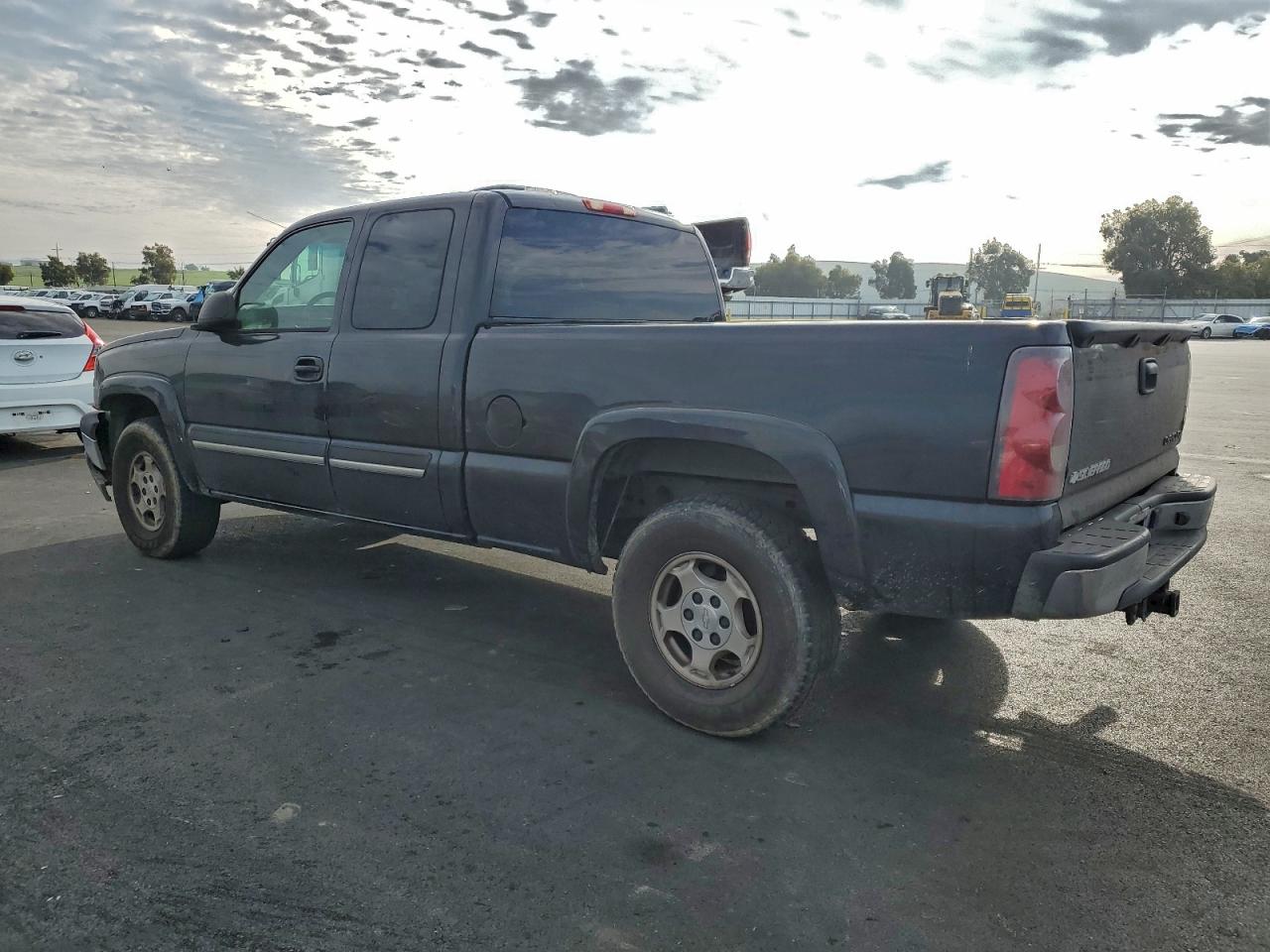 2004 CHEVROLET SILVERADO K1500 photo 3