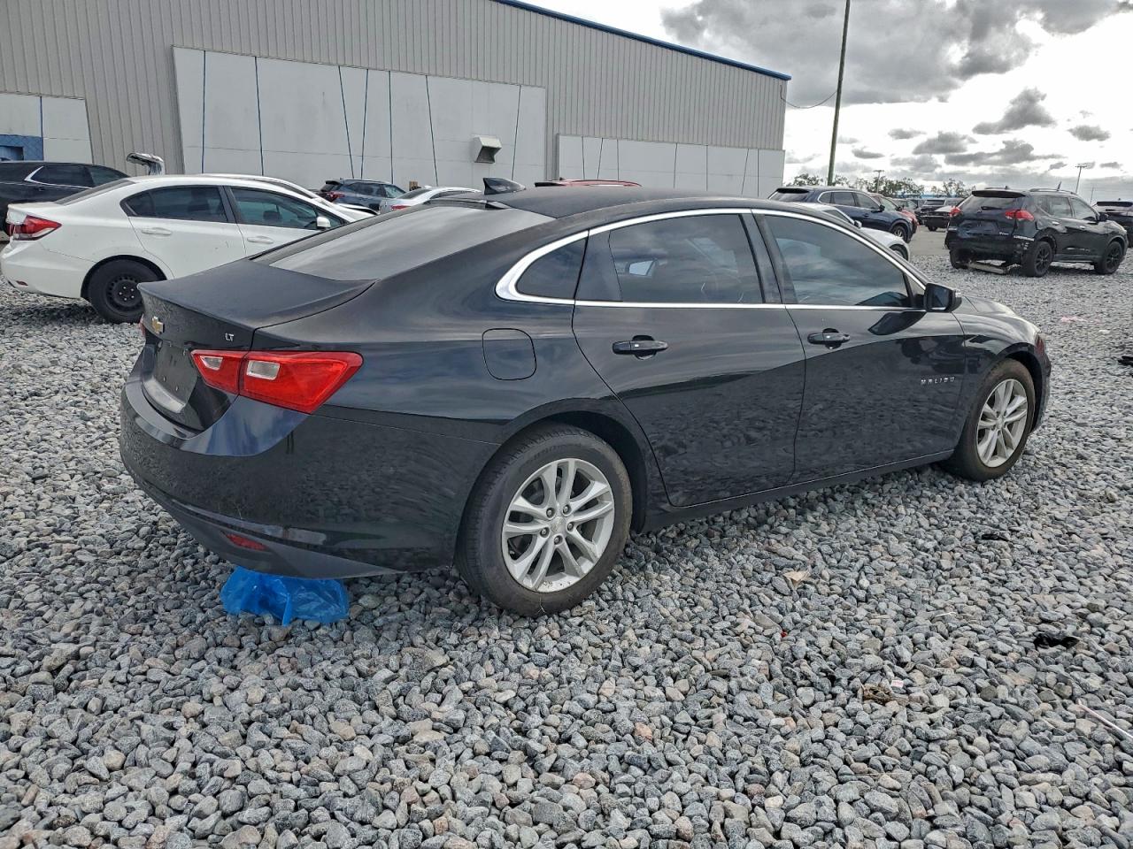 2017 CHEVROLET MALIBU LT photo 5