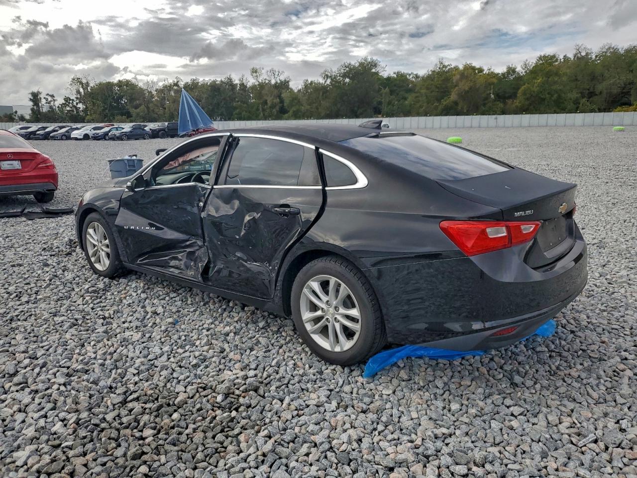 2017 CHEVROLET MALIBU LT photo 3