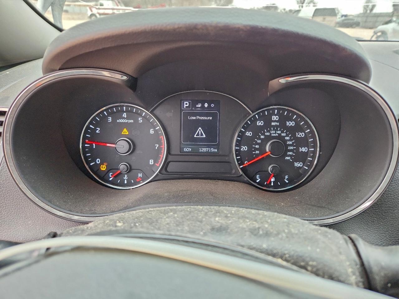 2017 KIA FORTE LX photo 9