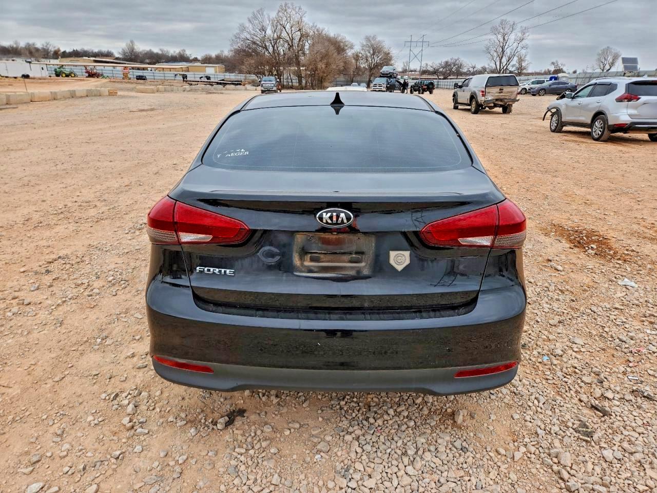 2017 KIA FORTE LX photo 6