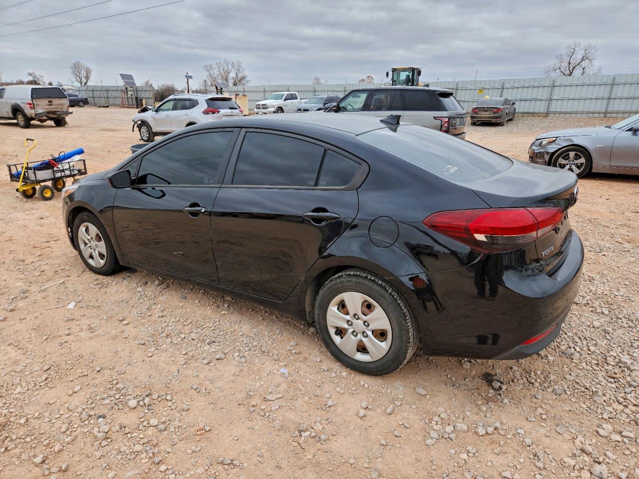 2017 KIA FORTE LX photo 2