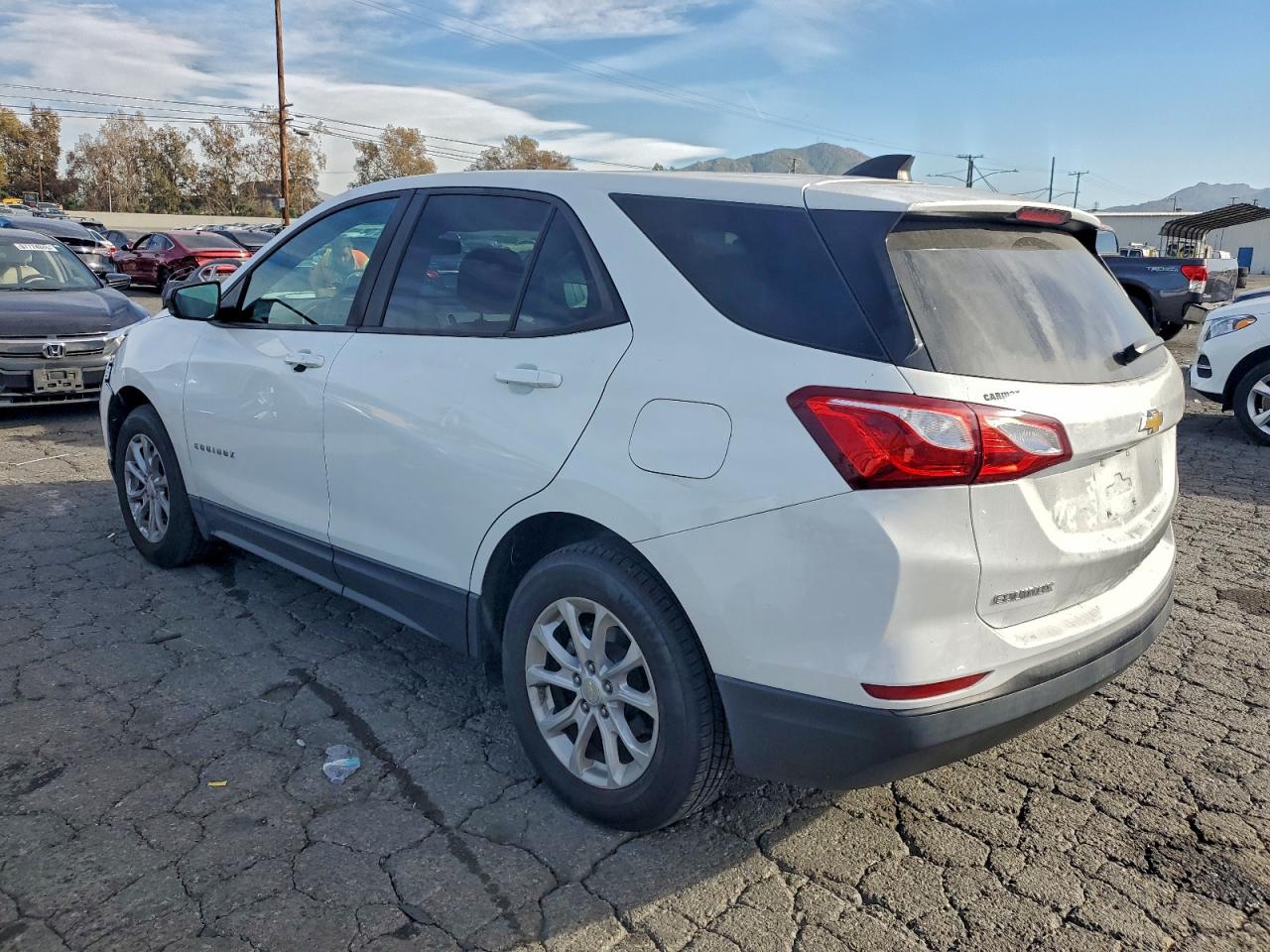 2020 CHEVROLET EQUINOX LS photo 2