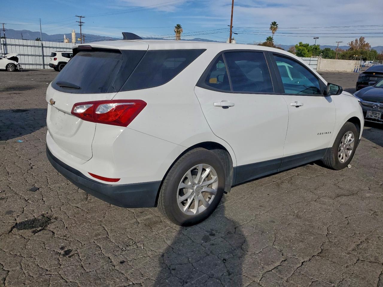 2020 CHEVROLET EQUINOX LS photo 3