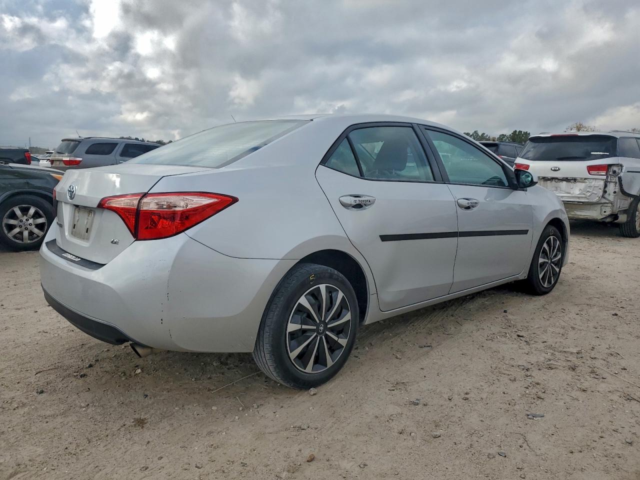 2017 TOYOTA COROLLA L photo 3