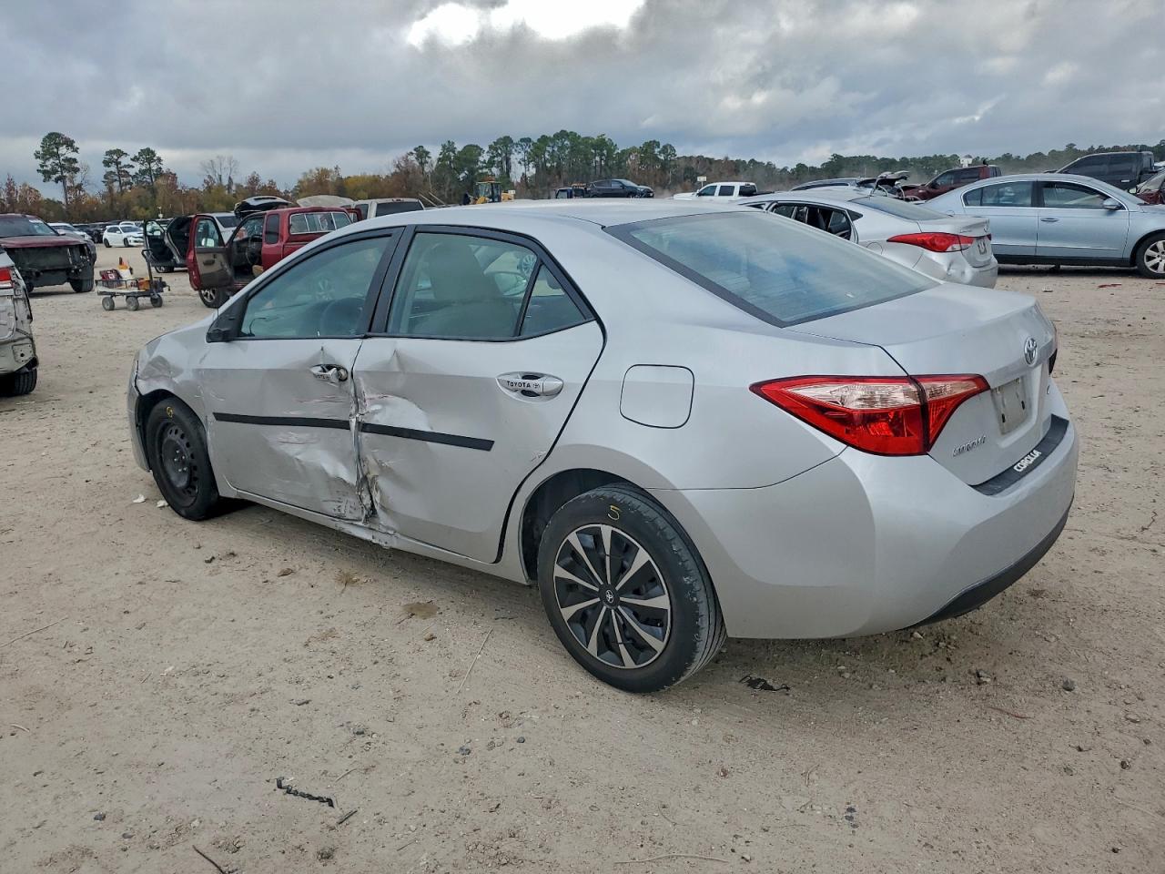 2017 TOYOTA COROLLA L photo 2