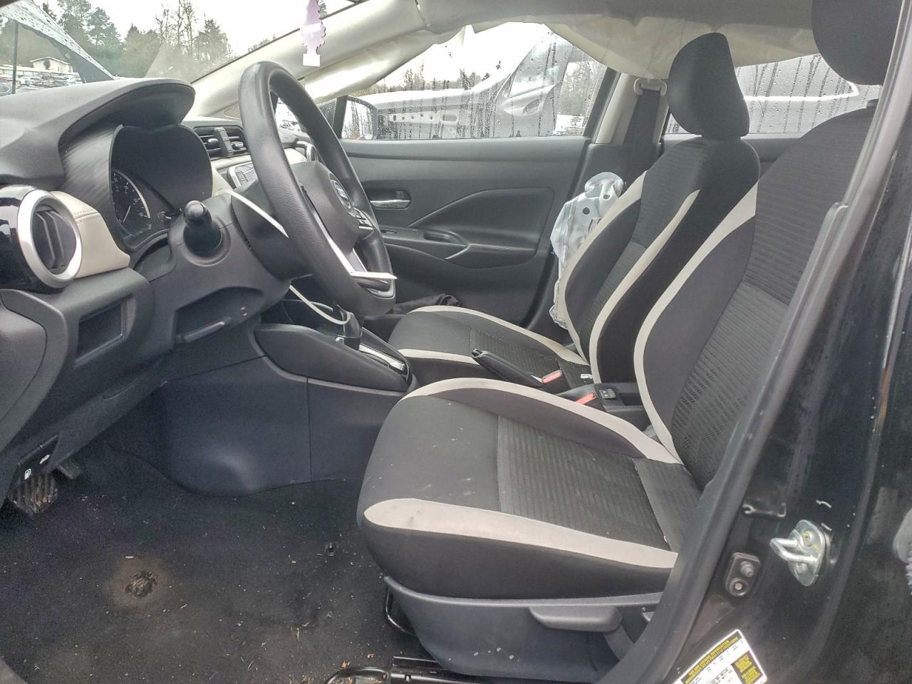 2020 NISSAN VERSA SV photo 13