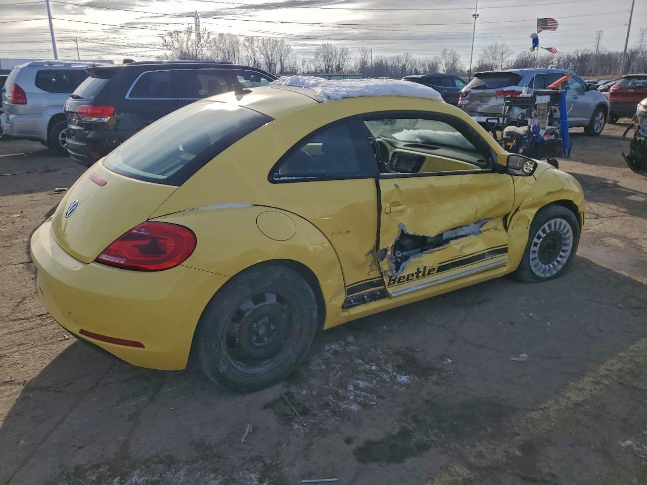 2014 VOLKSWAGEN BEETLE photo 3