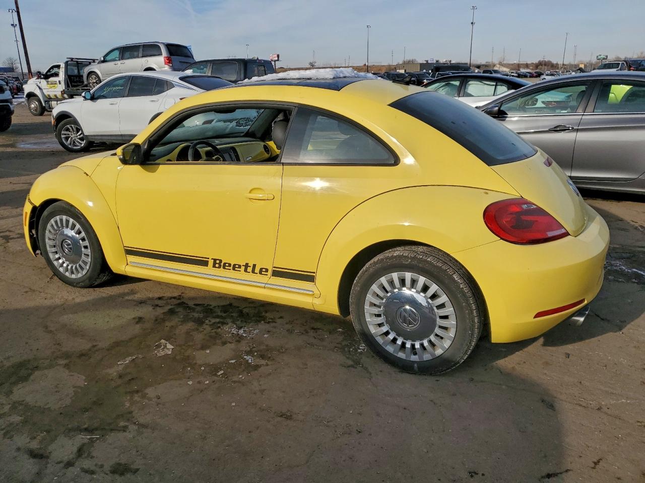 2014 VOLKSWAGEN BEETLE photo 2