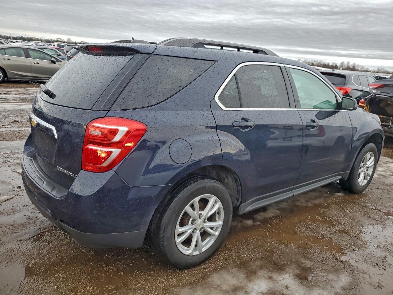 2017 CHEVROLET EQUINOX LT photo 3