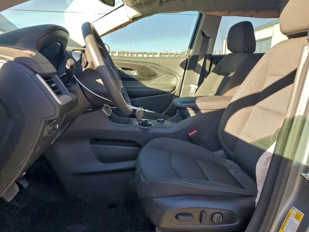 2024 GMC TERRAIN SLE photo 7