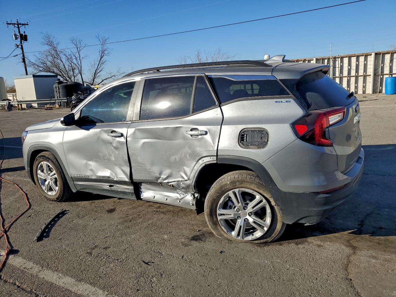 2024 GMC TERRAIN SLE photo 2