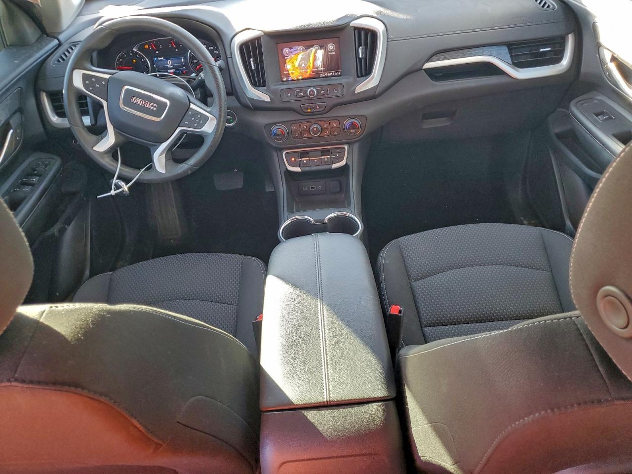 2024 GMC TERRAIN SLE photo 8