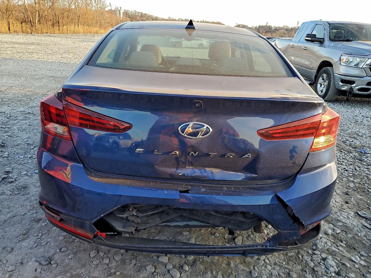 2019 HYUNDAI ELANTRA SEL photo 16