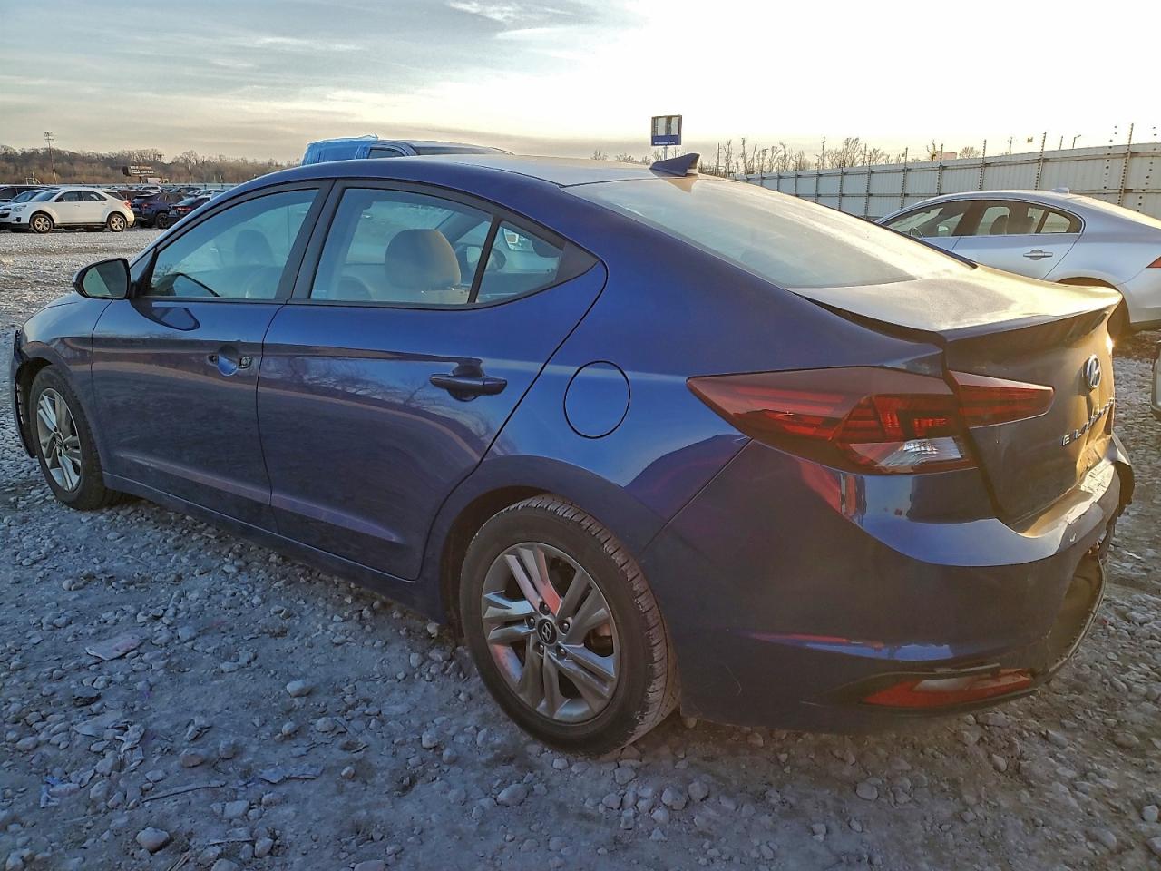 2019 HYUNDAI ELANTRA SEL photo 4