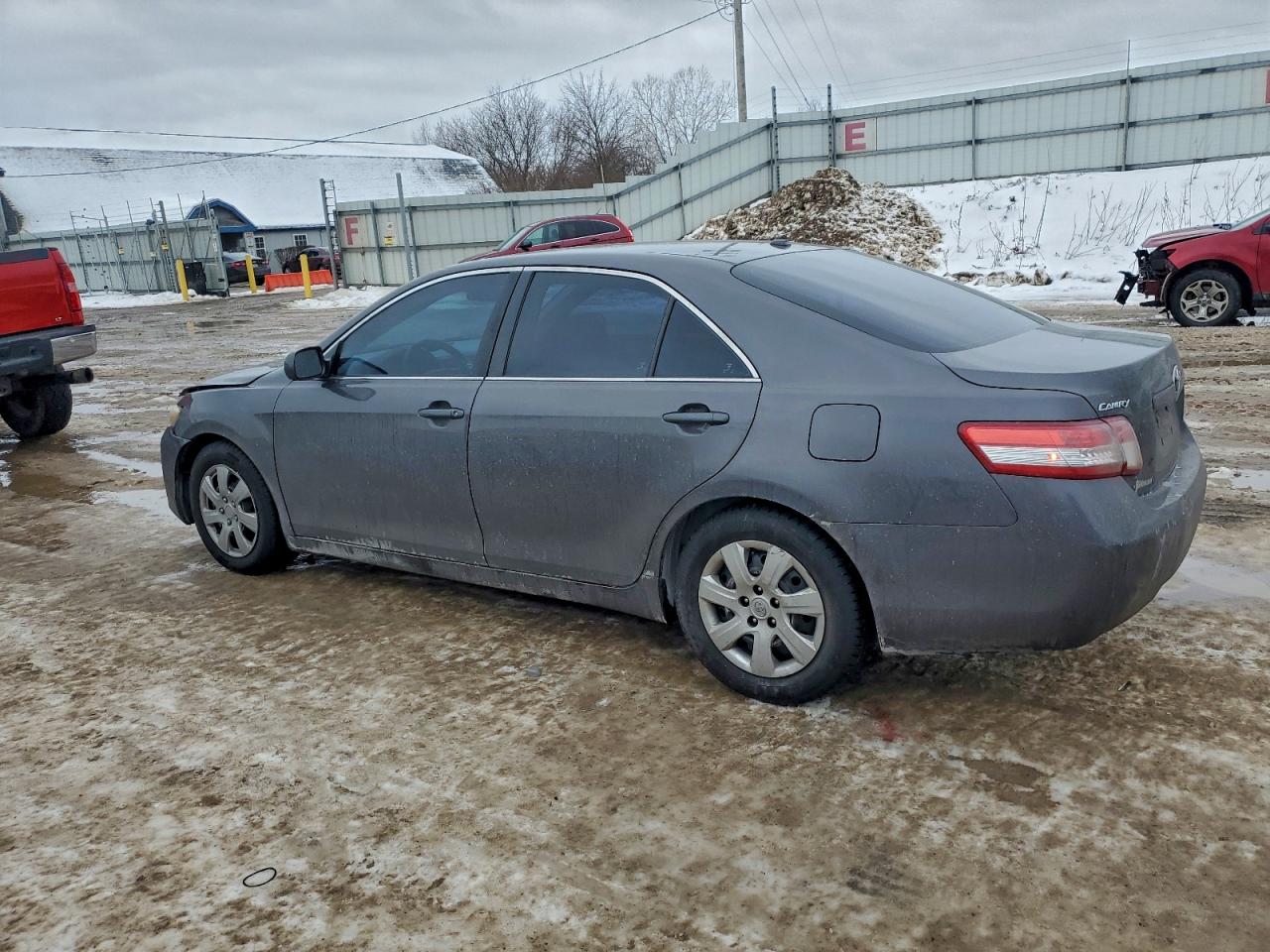 2011 TOYOTA CAMRY BASE photo 3