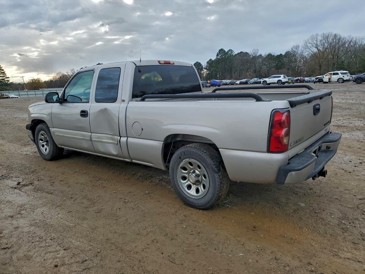 2005 CHEVROLET SILVERADO C1500 photo 2