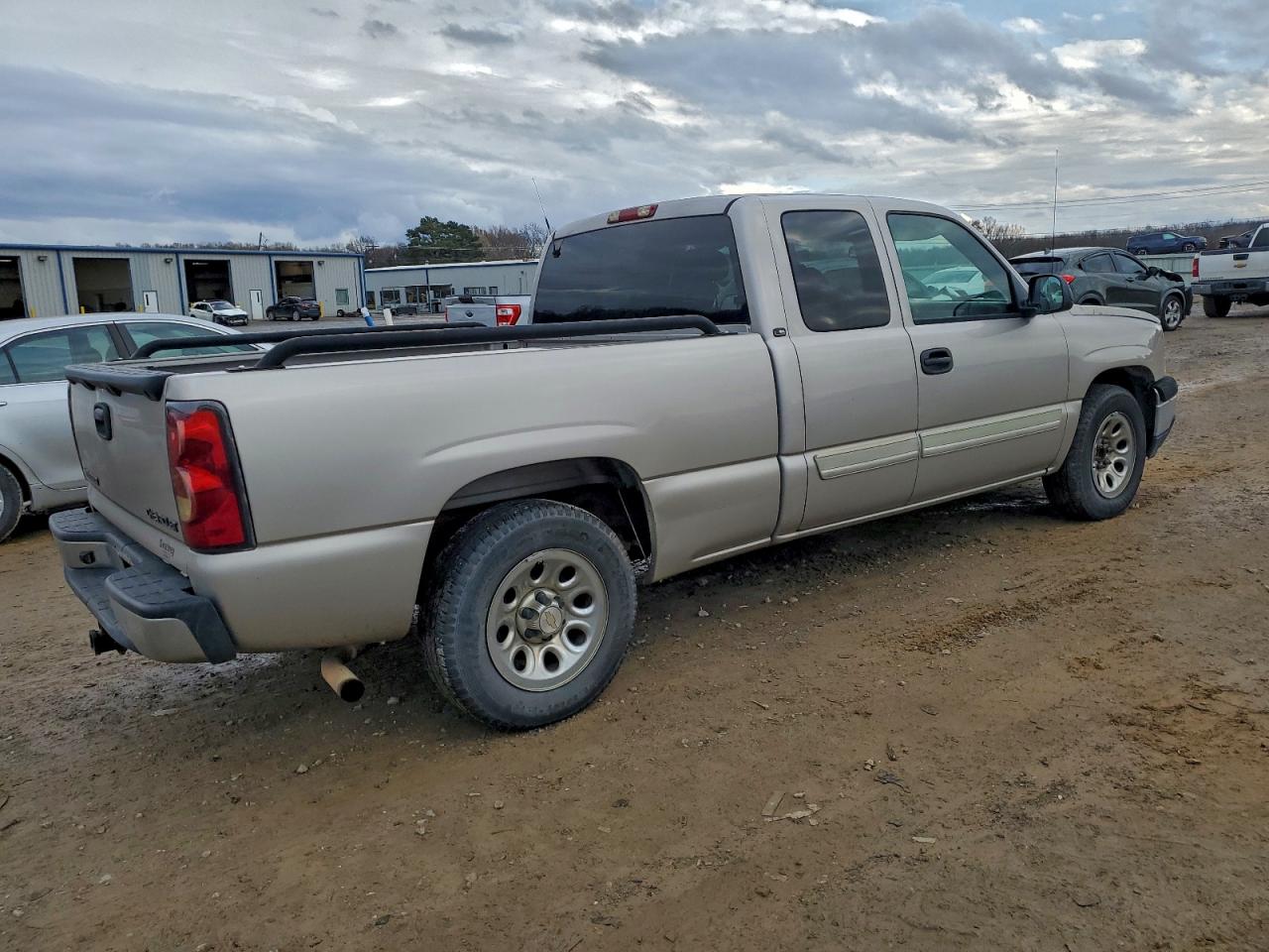 2005 CHEVROLET SILVERADO C1500 photo 3