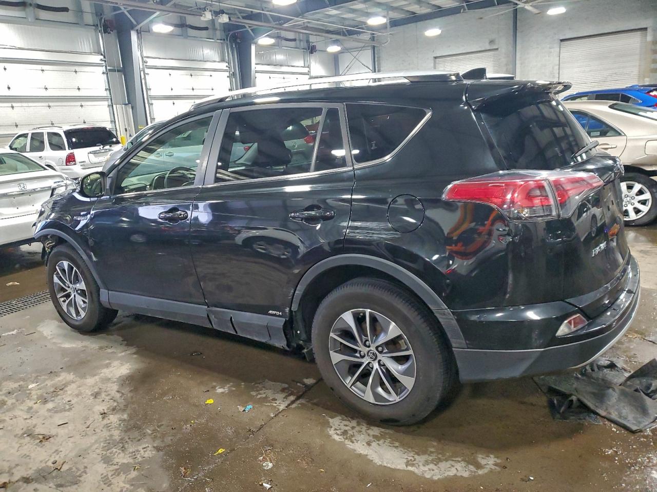 2016 TOYOTA RAV4 HV XLE photo 2