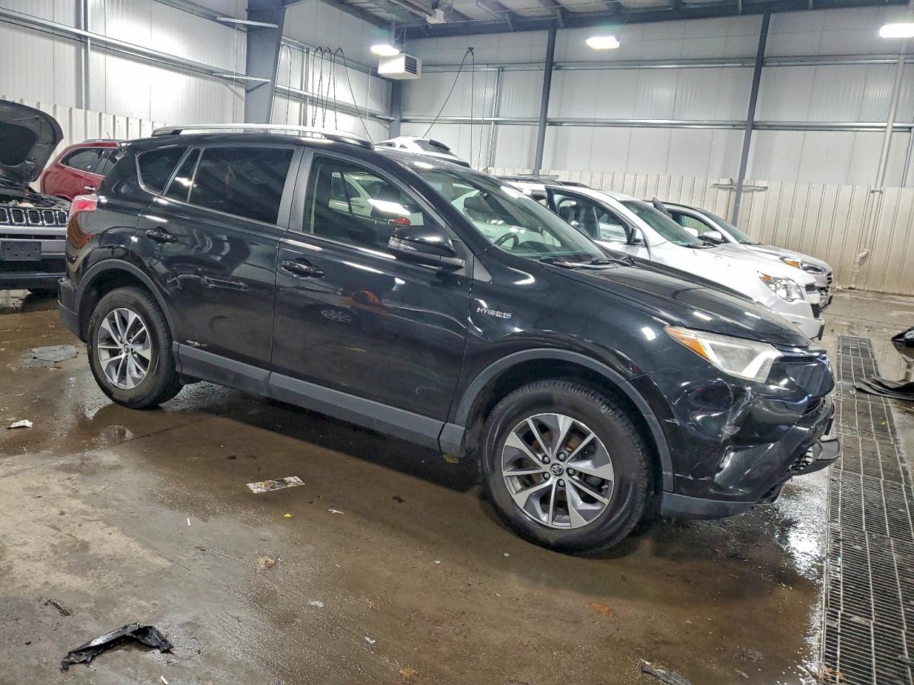2016 TOYOTA RAV4 HV XLE photo 4